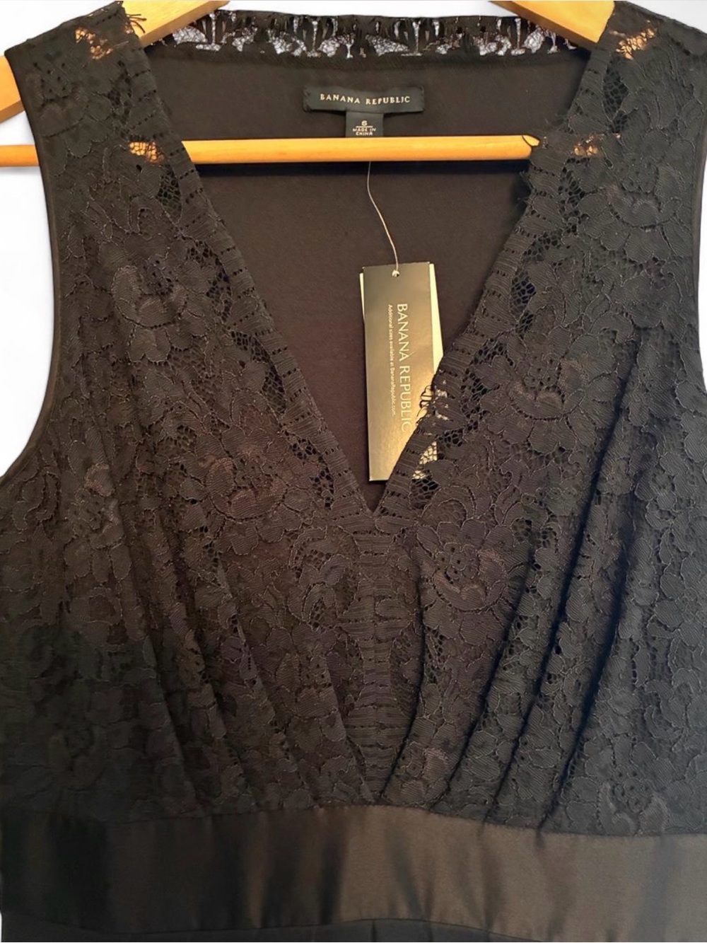 Banana Republic Black Sleeveless Lace V-Neck Midi Dress - Picture 5 of 8